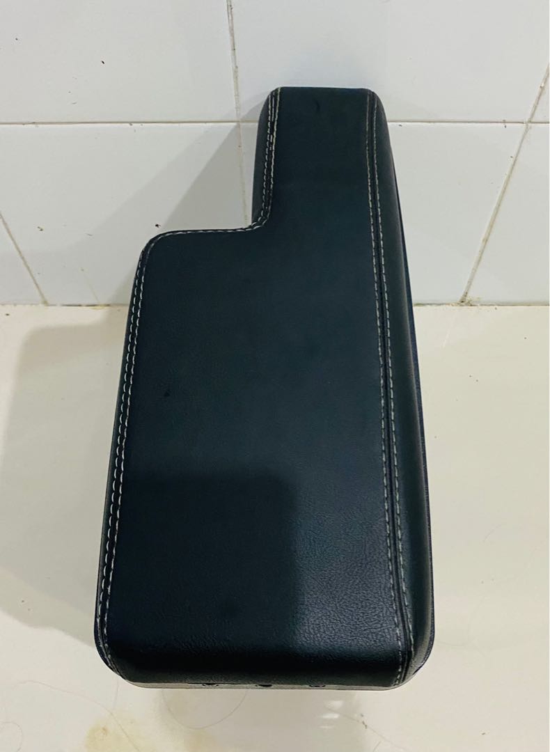Honda Jazz GK5 Arm Rest, Auto Accessories on Carousell