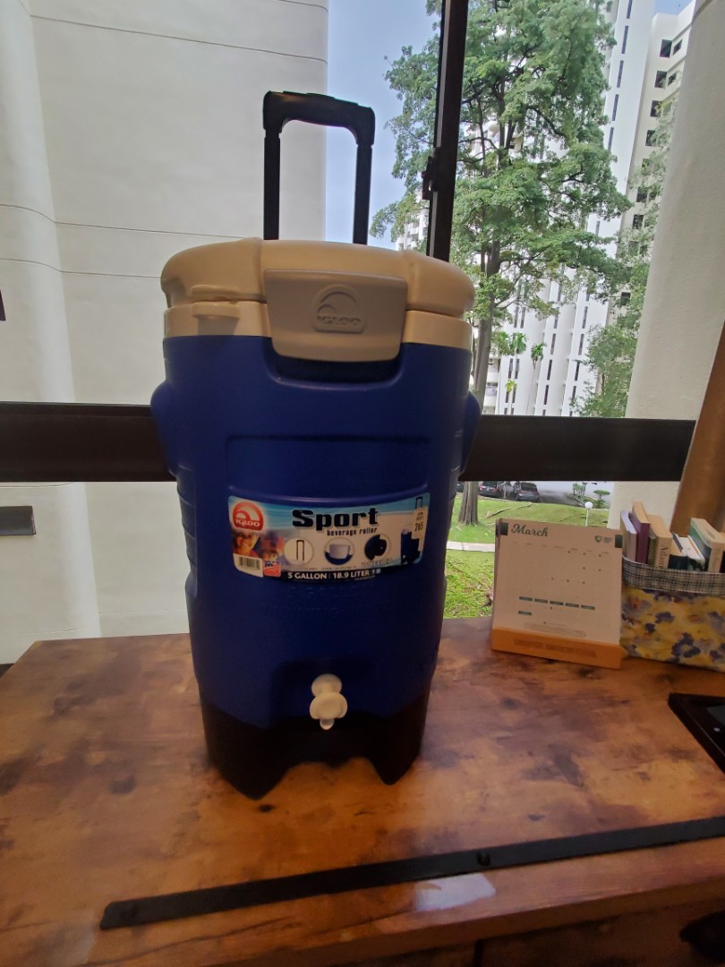 Igloo water cooler, Sports Equipment, Other Sports Equipment and Supplies on Carousell