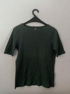 kaos ribbed hijau army uniqlo