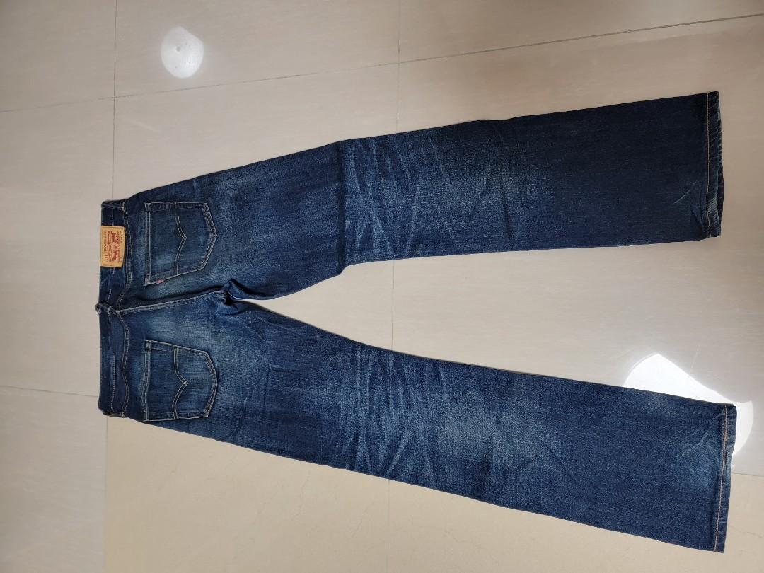 Levis513 （分類：牛仔褲）位於 Hong Kong。 由 flycar2004 提交（商品編號 1146857609，圖片 2）。簡介： Levis513,日本制，極小著長放衣櫃，可順豐到付或面交。