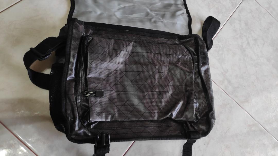 Musto laptop hot sale bag