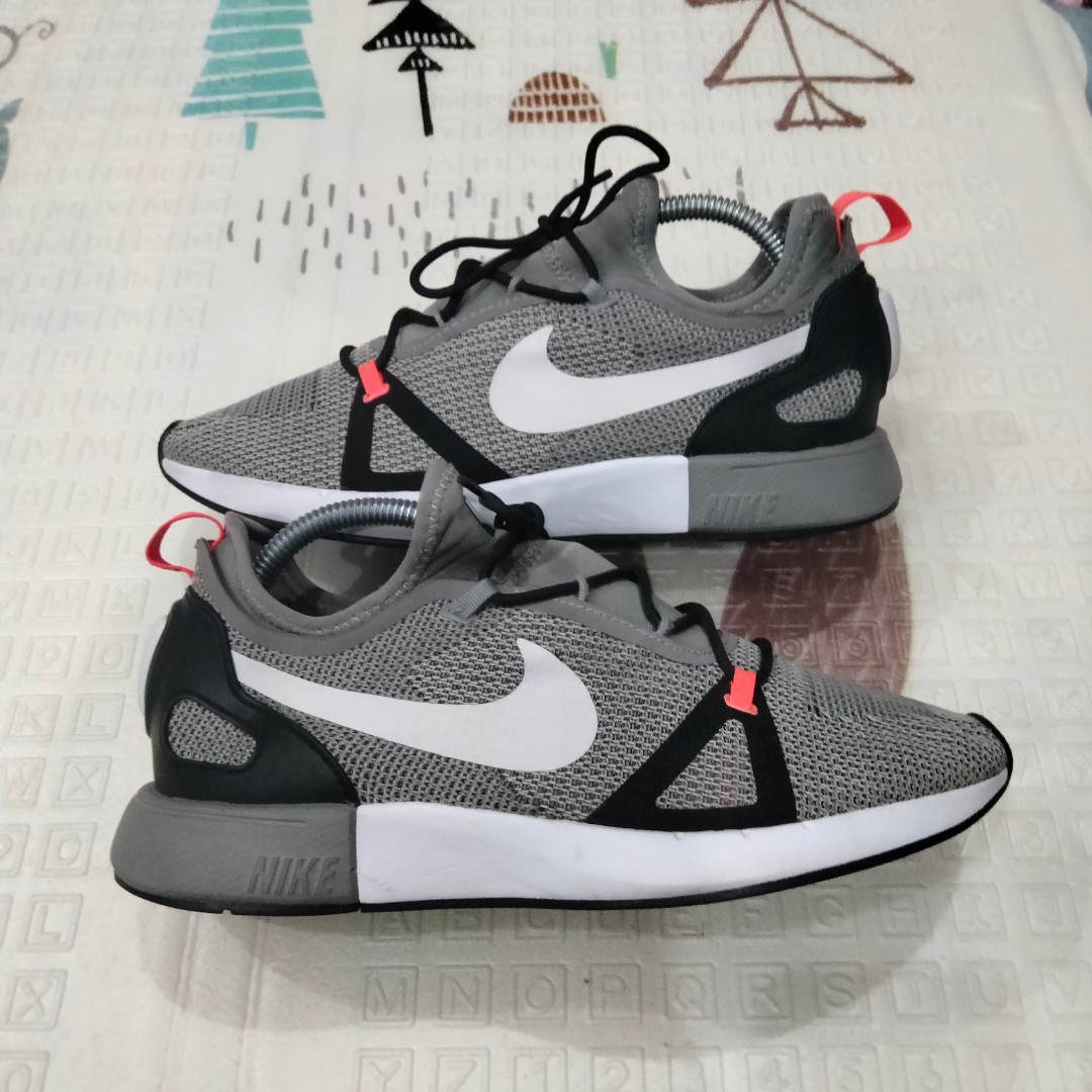 nike duel racer on feet