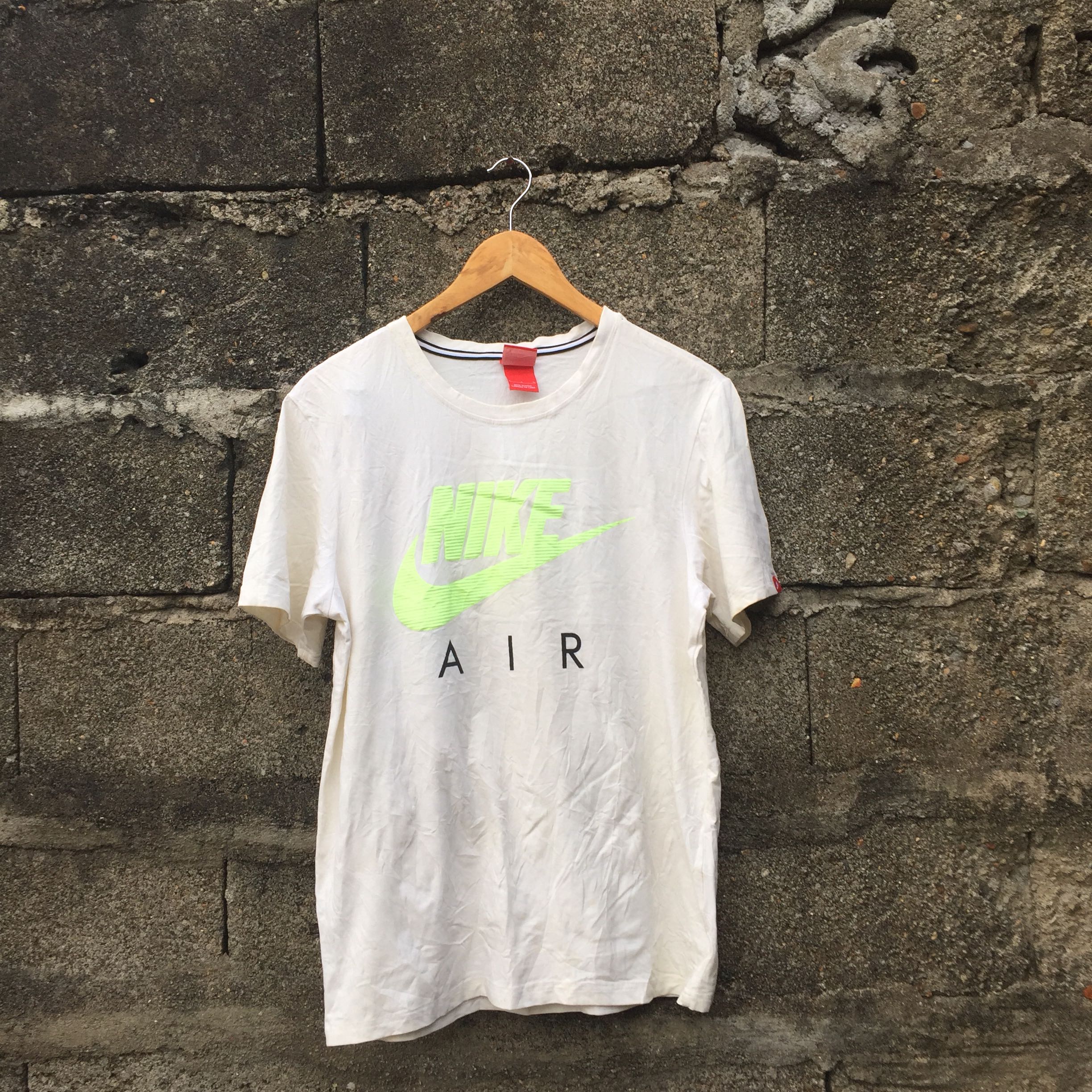 Nike Red Tag, Men's Fashion, Tops & Sets, Tshirts & Polo Shirts on ...