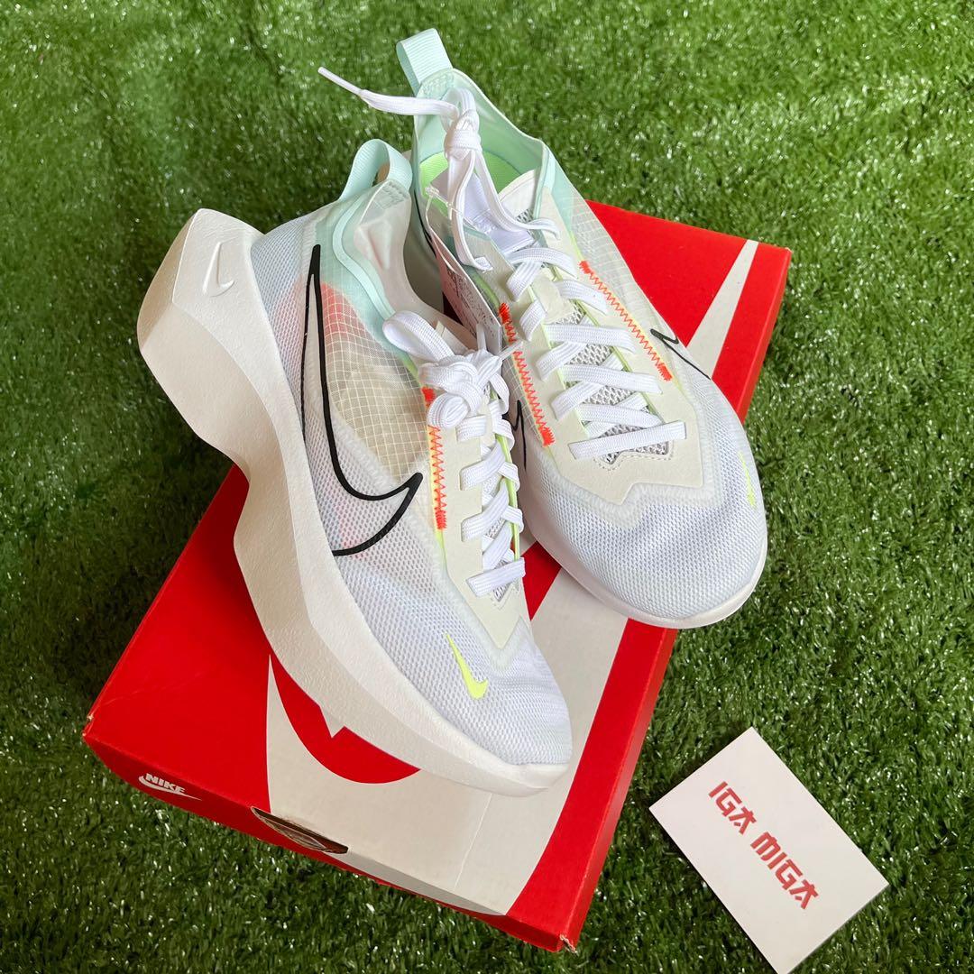NIKE Vista Lite (Category: Sneakers) located in San Juan City. Submitted by vogueconsignmentph (Listing ID 1120114016, Image 1). Description: 💯 Original from Japan Nike Outlet ON HAND and ready to ship! Color: White/Bright Crimson/Barely Volt/Black.