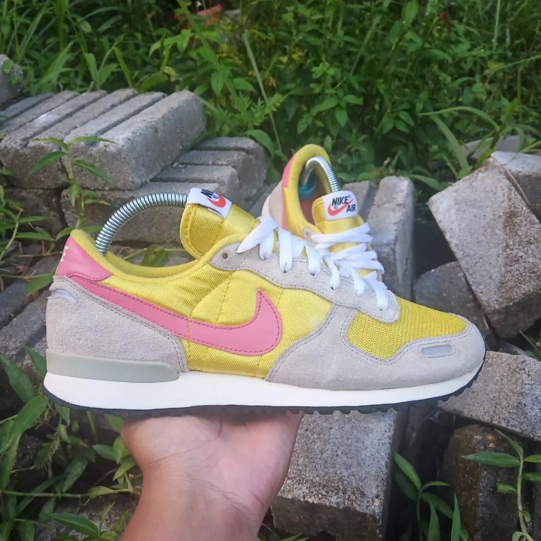 Yellow nike best sale vortex