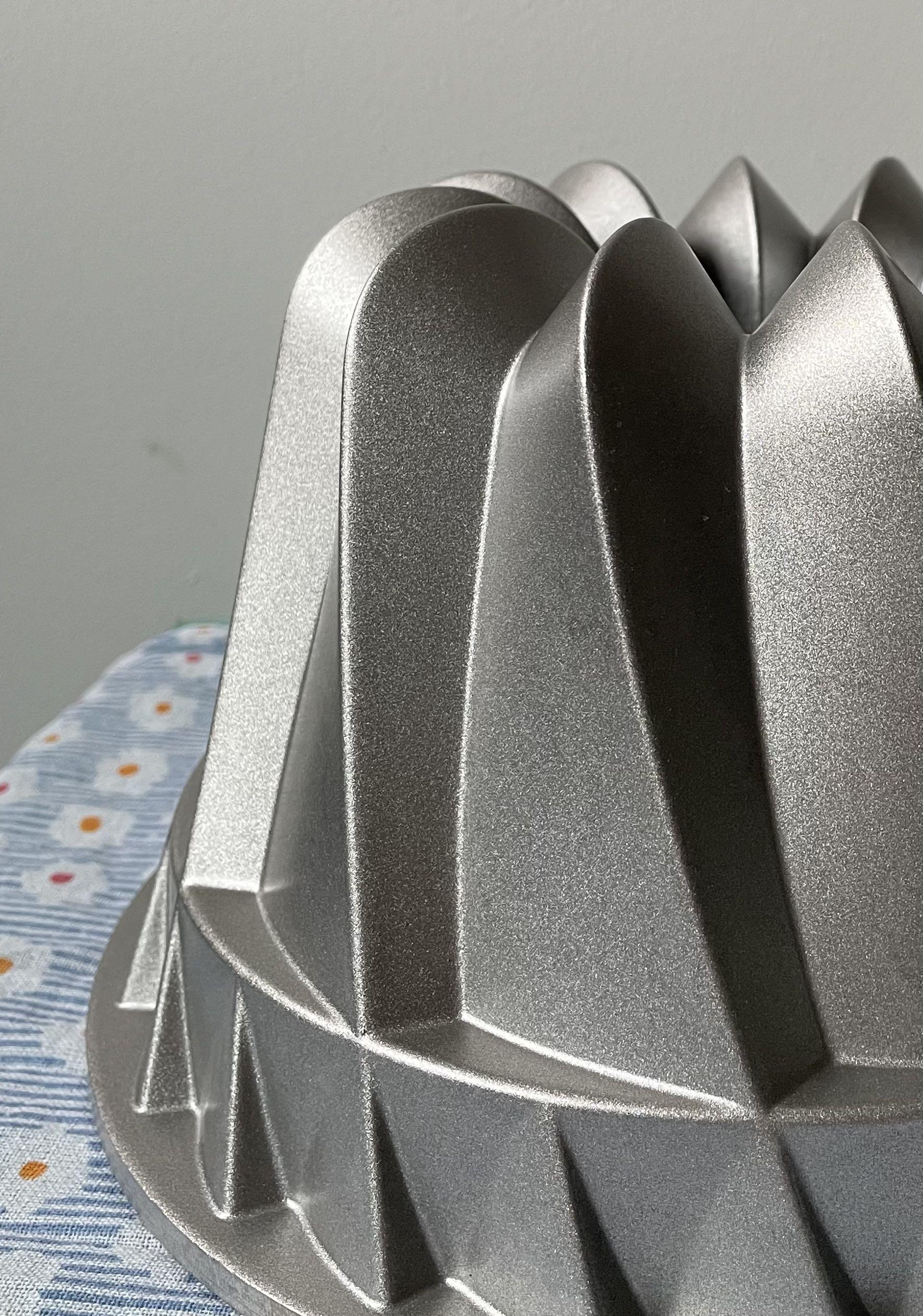 Nordic Ware Kugelhopf Bundt Cake Pan, Furniture & Home Living