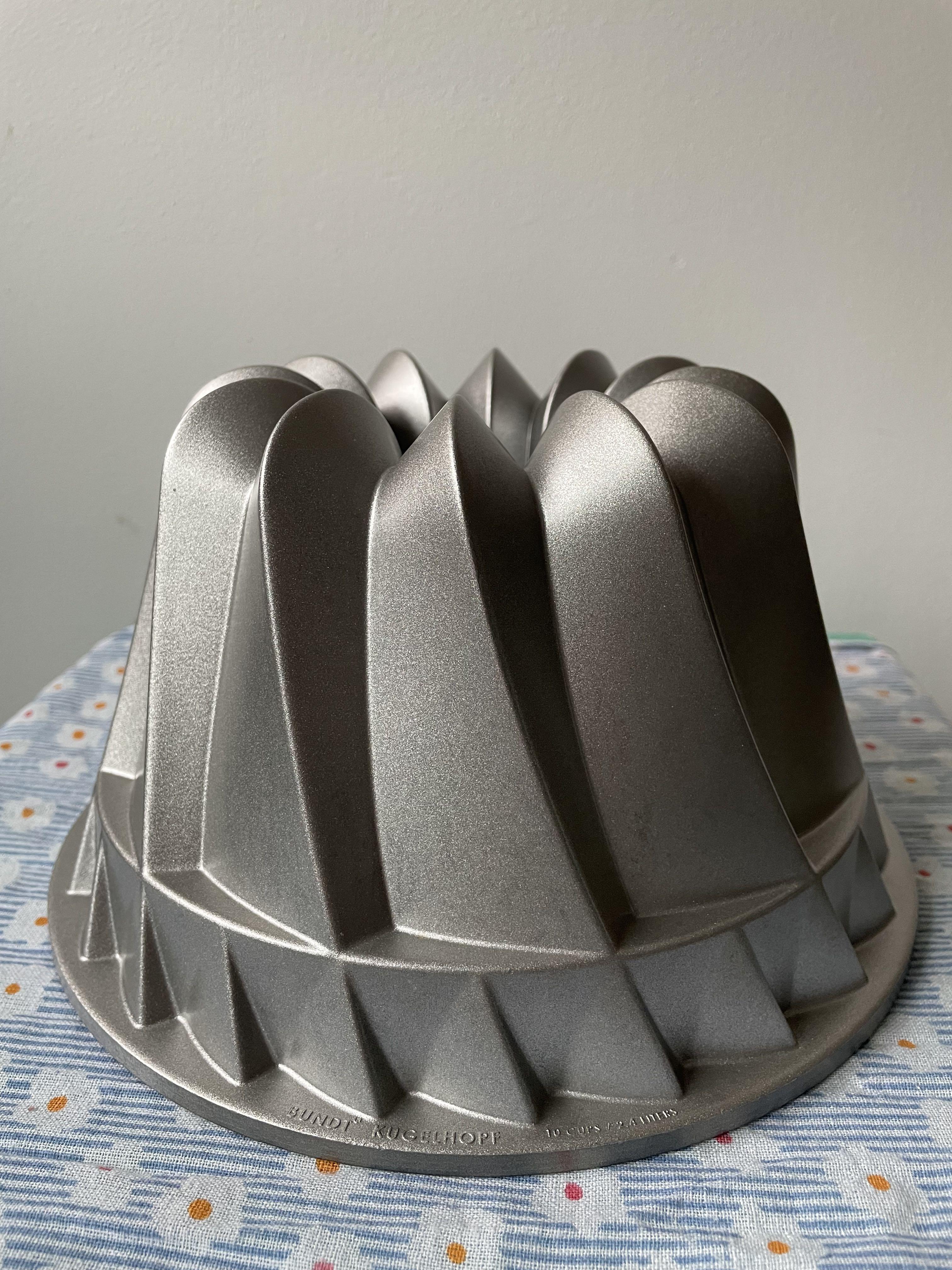 Nordic Ware Kugelhopf Bundt Cake Pan, Furniture & Home Living
