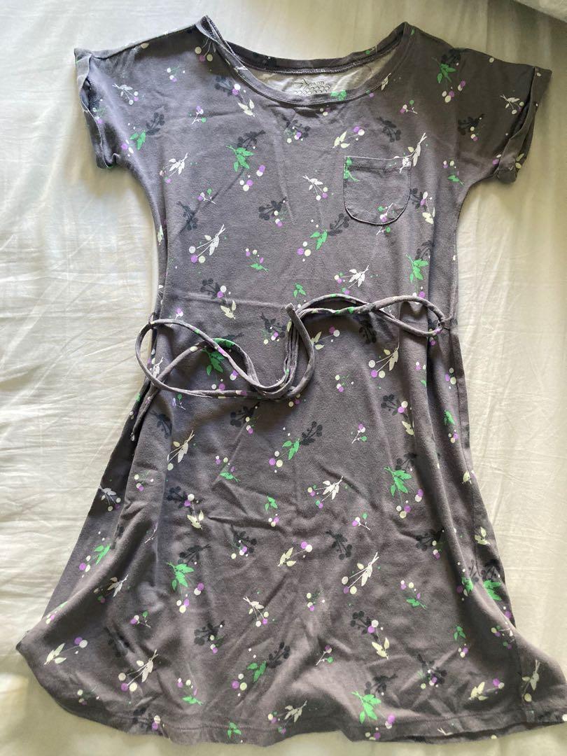 Old Navy floral day dress (Category: Babies & Kids Fashion) located in San Juan City. Submitted by ohdeedoh (Listing ID 1146779657, Image 1). Description: Cotton soft everyday play dress Size M (8) Excellent condition Bought in US.