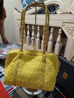 (Category: ) located in . Submitted by preloved.items2018 (Listing ID 1146829604, Image 1). Description: .