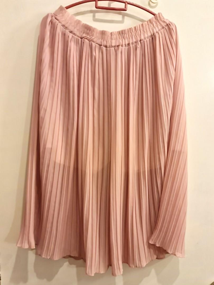 Pleated pink pants (look like skirt), Women's Fashion, Bottoms, Skirts