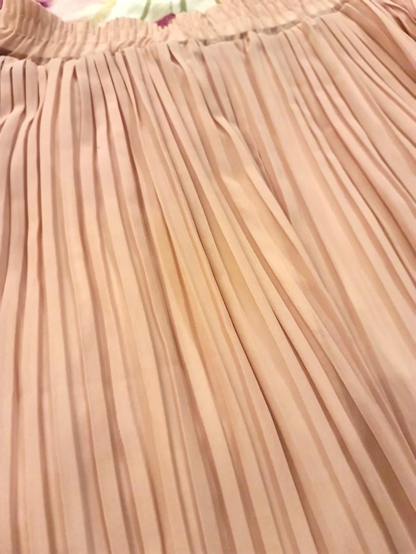 Pleated pink pants (look like skirt), Women's Fashion, Bottoms, Skirts