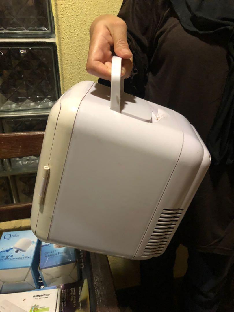 Portable Mini Fridge. Not working., TV & Home Appliances, Kitchen