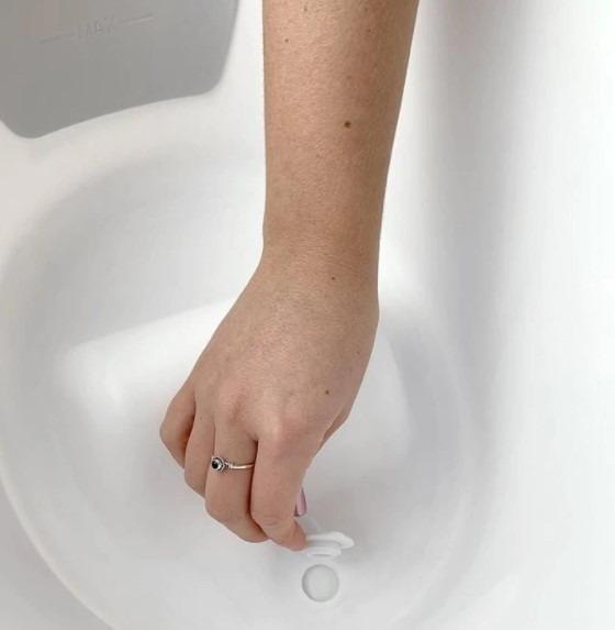 Shnuggle Baby Bath Tub with Plug (Pink), Babies & Kids, Bathing