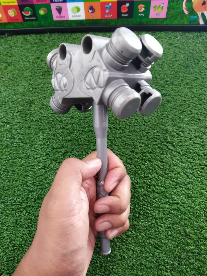 Hulk hotsell hammer toy