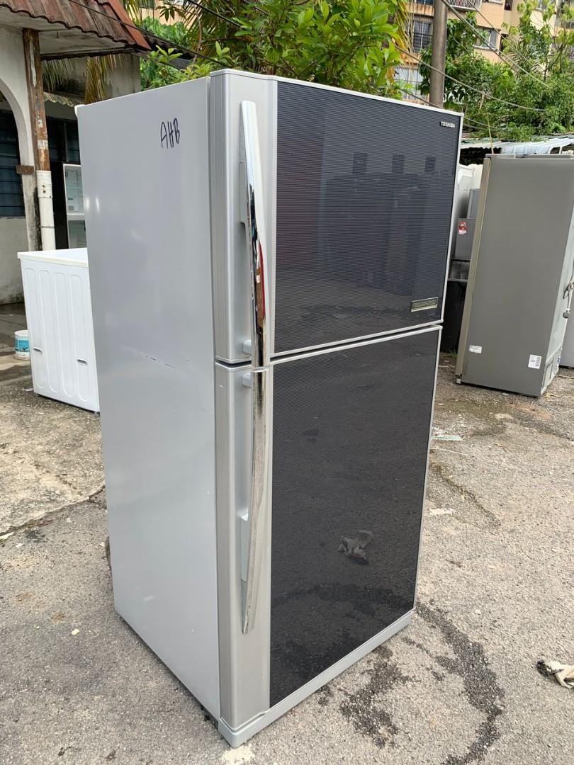 TOSHIBA AUTO ICE MAKER 2 DOOR REFRIGERATOR FRIDGE, TV & Home Appliances