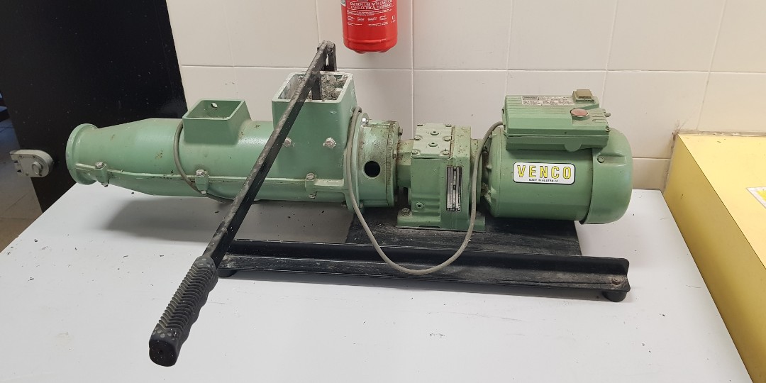 Venco pug mill, Hobbies & Toys, Stationery & Craft, Craft Supplies