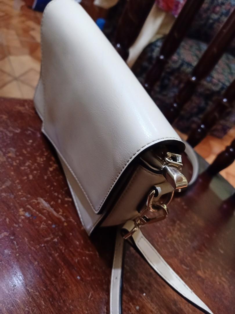 Viney sling bag, Luxury, Bags & Wallets on Carousell