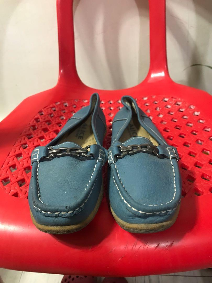 Alice leather comfort shoes (Category: Shoe inserts) located in Caloocan City. Submitted by exolxer (Listing ID 1152011340, Image 3). Description: Thrifted here in carou Size 9 .