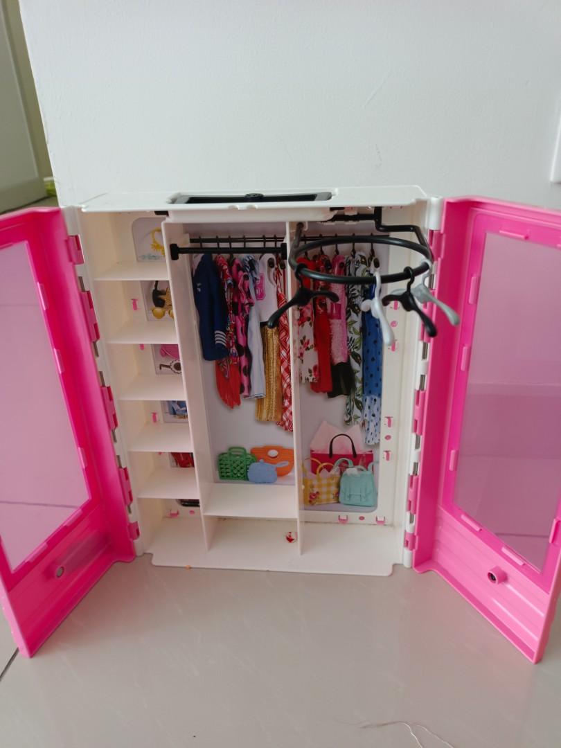 Barbie almari store