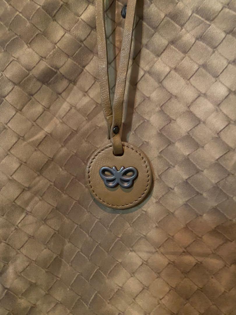 Bottega Veneta neverful tote bag (Category: Luxury Bags & Wallets) located in Butuan. Submitted by natalday (Listing ID 1152091446, Image 2). Description: Authentic Vintage Large size bag Nylon material .