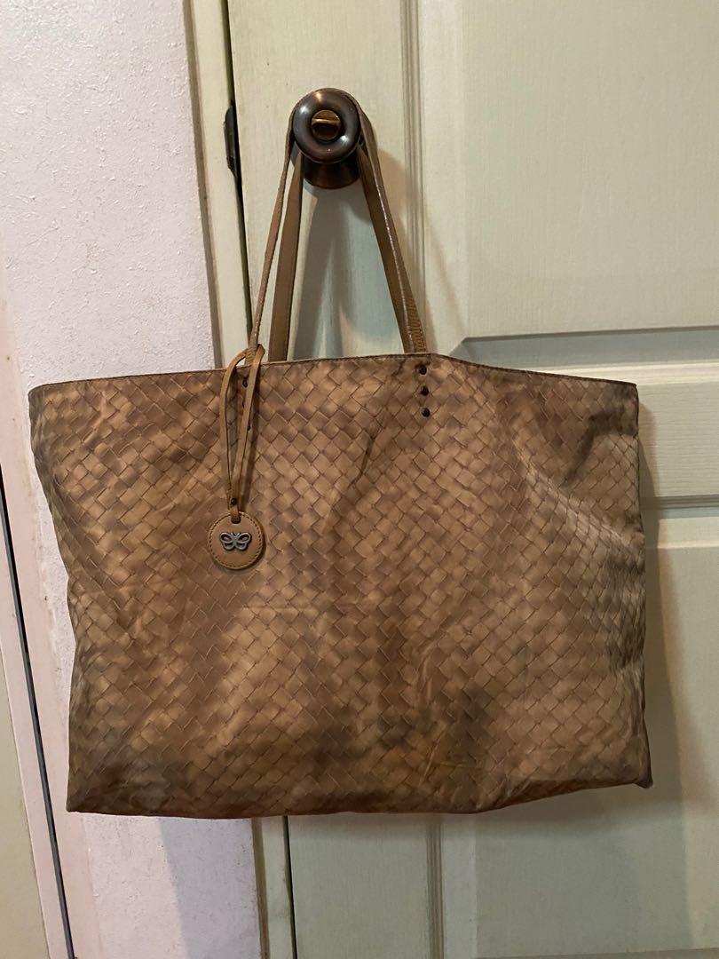 Bottega Veneta neverful tote bag (Category: Luxury Bags & Wallets) located in Butuan. Submitted by natalday (Listing ID 1152091446, Image 1). Description: Authentic Vintage Large size bag Nylon material .