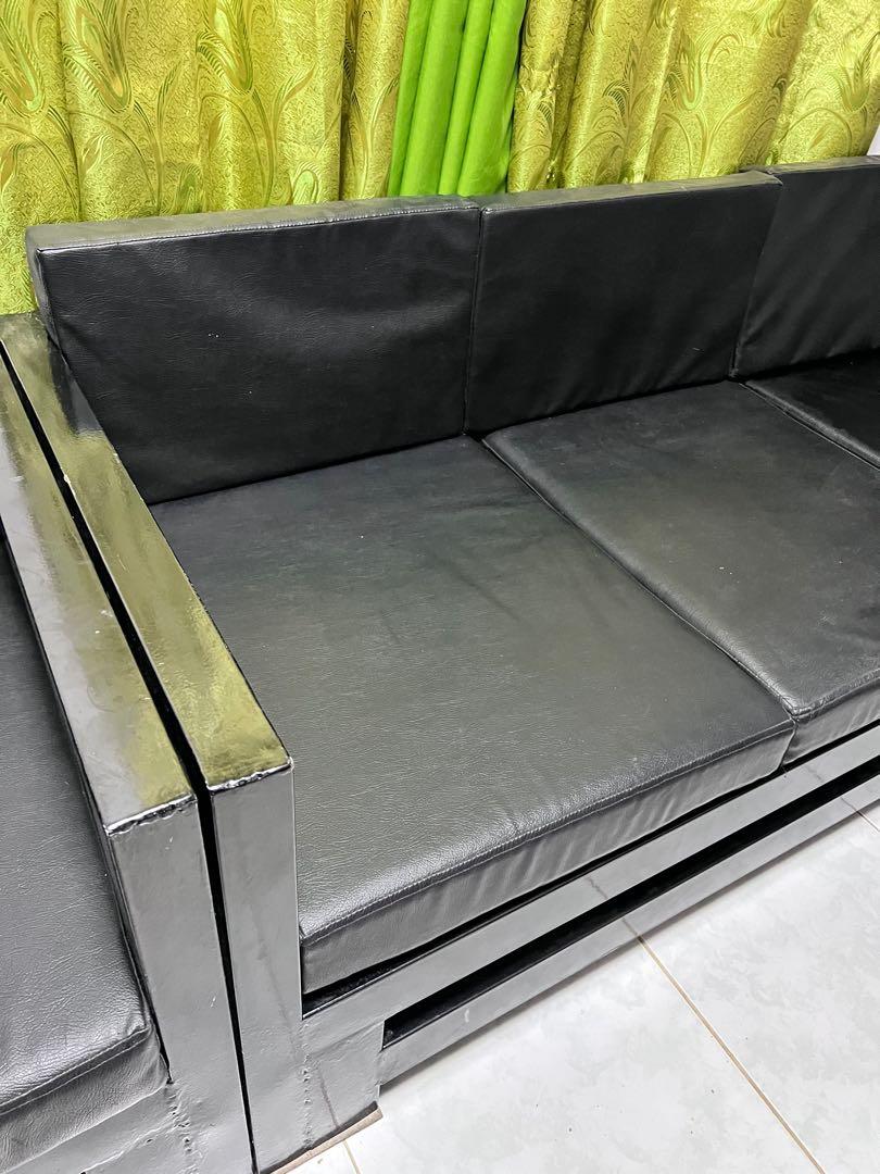Tubular sala shop set design