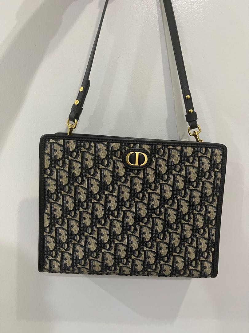 30 montaigne pouch hot sale price