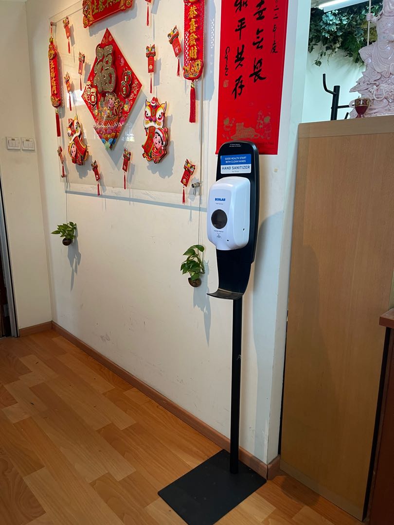 Ecolab Hand sanitizer dispenser, Beauty & Personal Care, Sanitisers