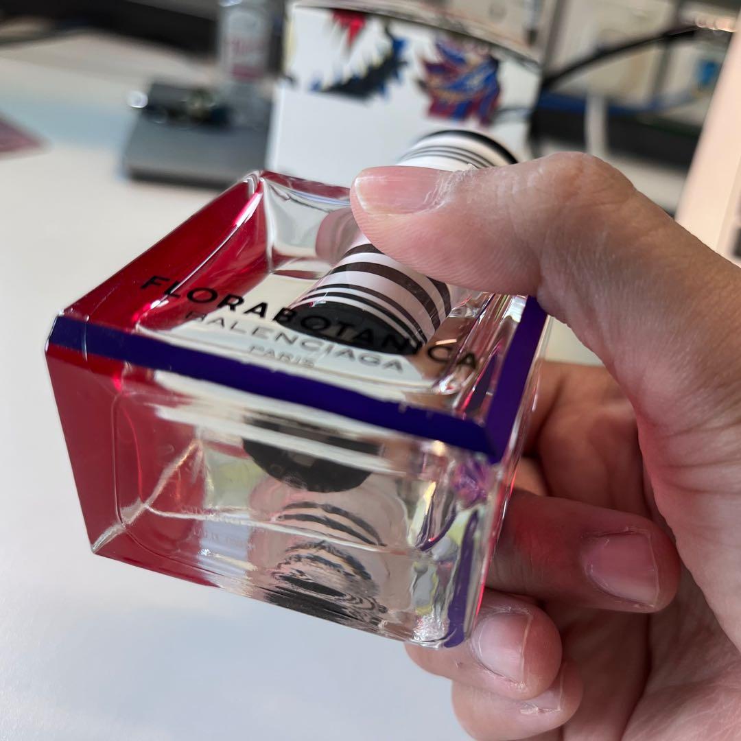Flora balenciaga store perfume