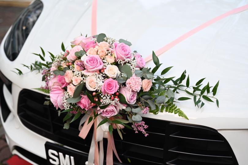 Fresh flowers) Bridal car decoration / bridal bouquet/ wedding car