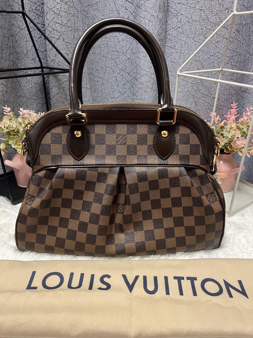 LV TREVI PM DE (Category: Luxury Bags & Wallets) located in Carmona. Submitted by princesslc (Listing ID 1152124201, Image 1). Description: -100% Original or money back. -In mint condition; no major flaws noted; normal signs of usage only. - Inclusion: Dustbag only -PM size 📌PLUS SF .
