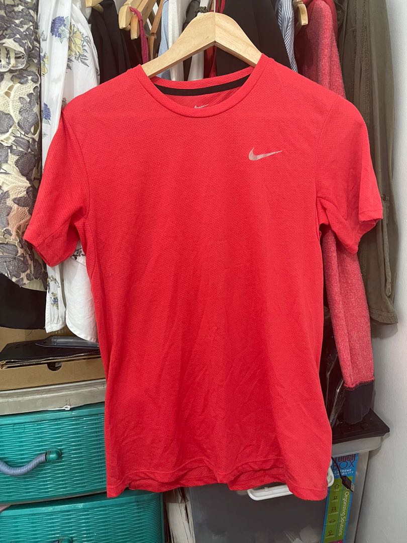Nike Dri fit shirt with back pocket Red Size Small Men s Fashion