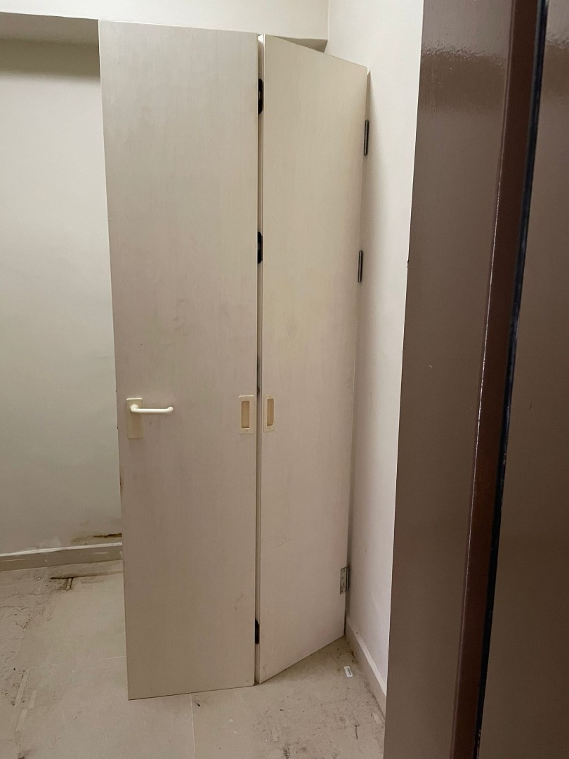 Pvc toilet bifold door, Furniture & Home Living, Security & Locks