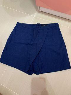 THE EXECUTIVE navy skort