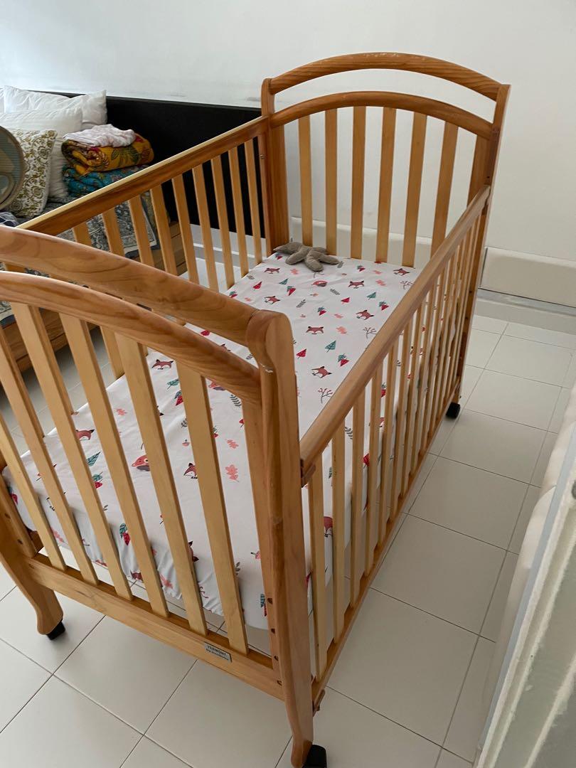 Vermont cot with or without mattress, Babies & Kids, Baby Nursery