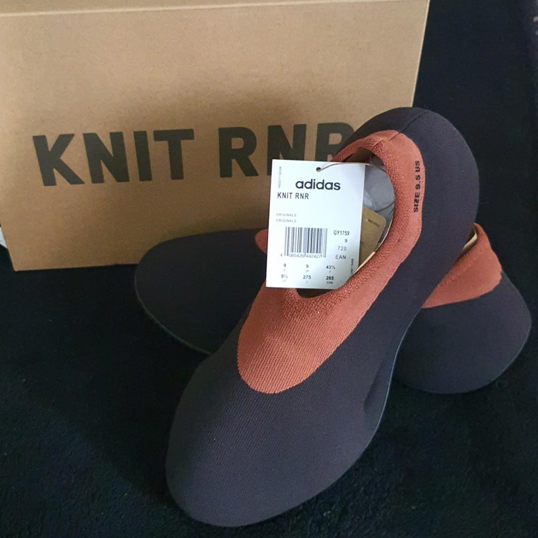 Yeezy Knit Runner Stone carbon 2022 US 9.5, Men's Fashion, Footwear,  Sneakers on Carousell