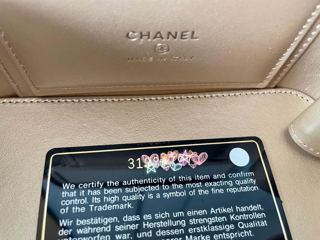 😈減減🈹️ 全新Chanel 🈴可放大iPhone 不是廢包金球金波長盒子核桃球baby blue vanity case box not  Hermes, 名牌, 手袋及銀包- Carousell