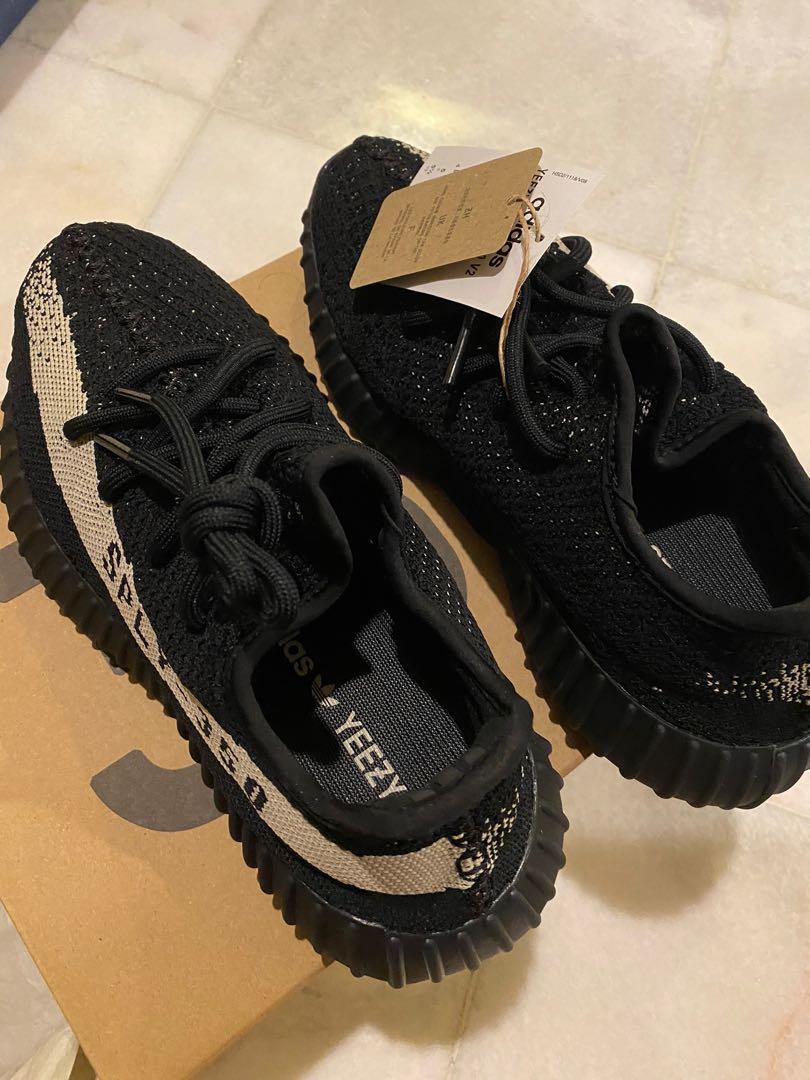 Adidas Yeezy Boost 350 V2 Oreo, Women's Fashion, Footwear, Sneakers on  Carousell