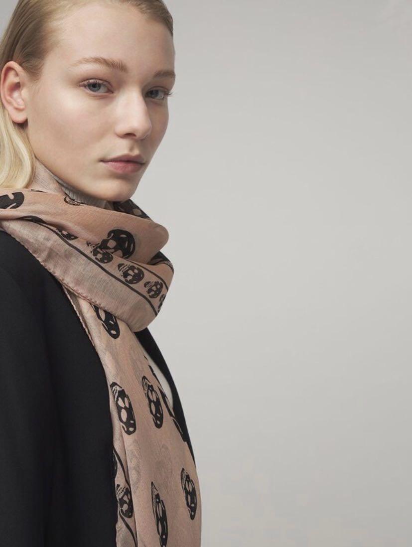 Alexander mcqueen classic clearance skull silk chiffon scarf