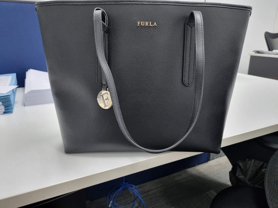 Furla Ariana Leather Open Tote Bag in Black