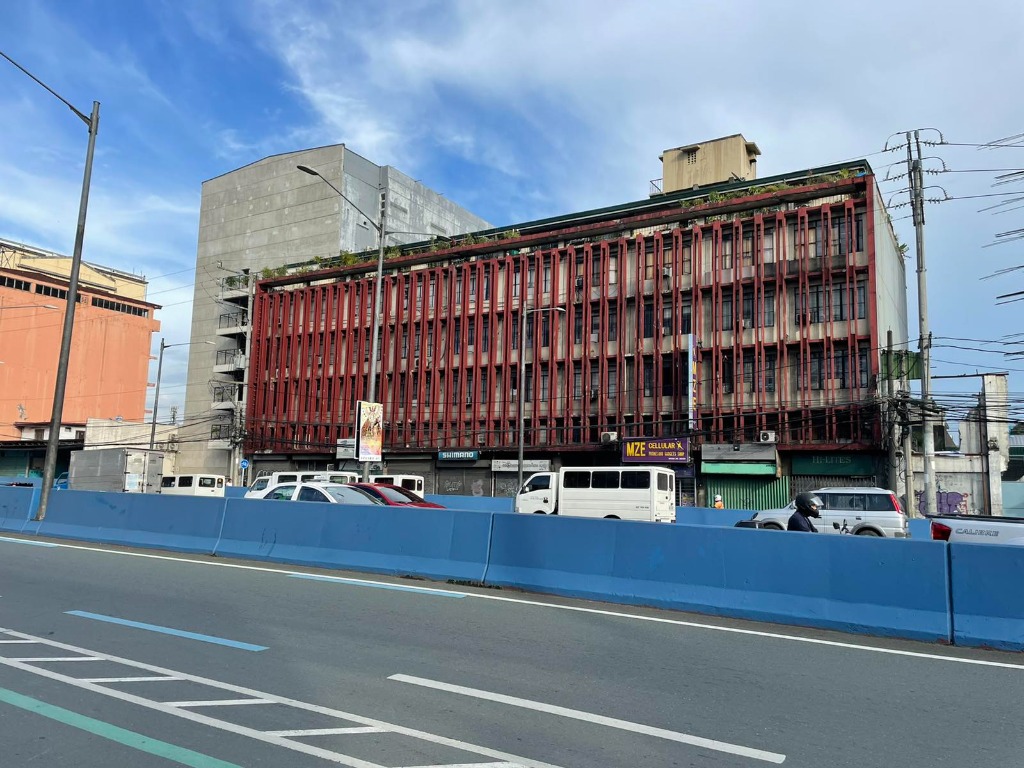 COMMERCIAL BUILDING FOR SALE IN QUEZON AVE. QUEZON CITY 500M 2000SQM