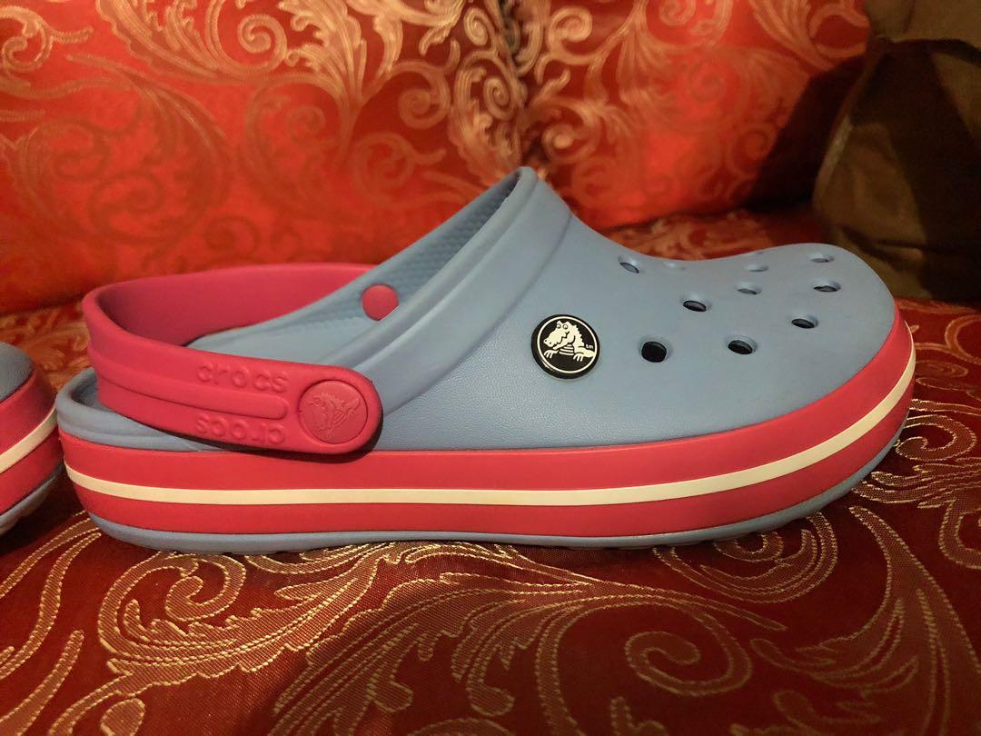 Crocs chambray blue paradise pink deals