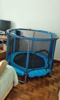 Free - large 1.5m trampoline with netting