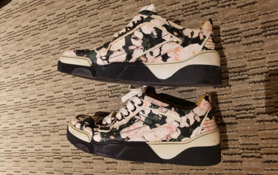 Givenchy floral outlet sneakers