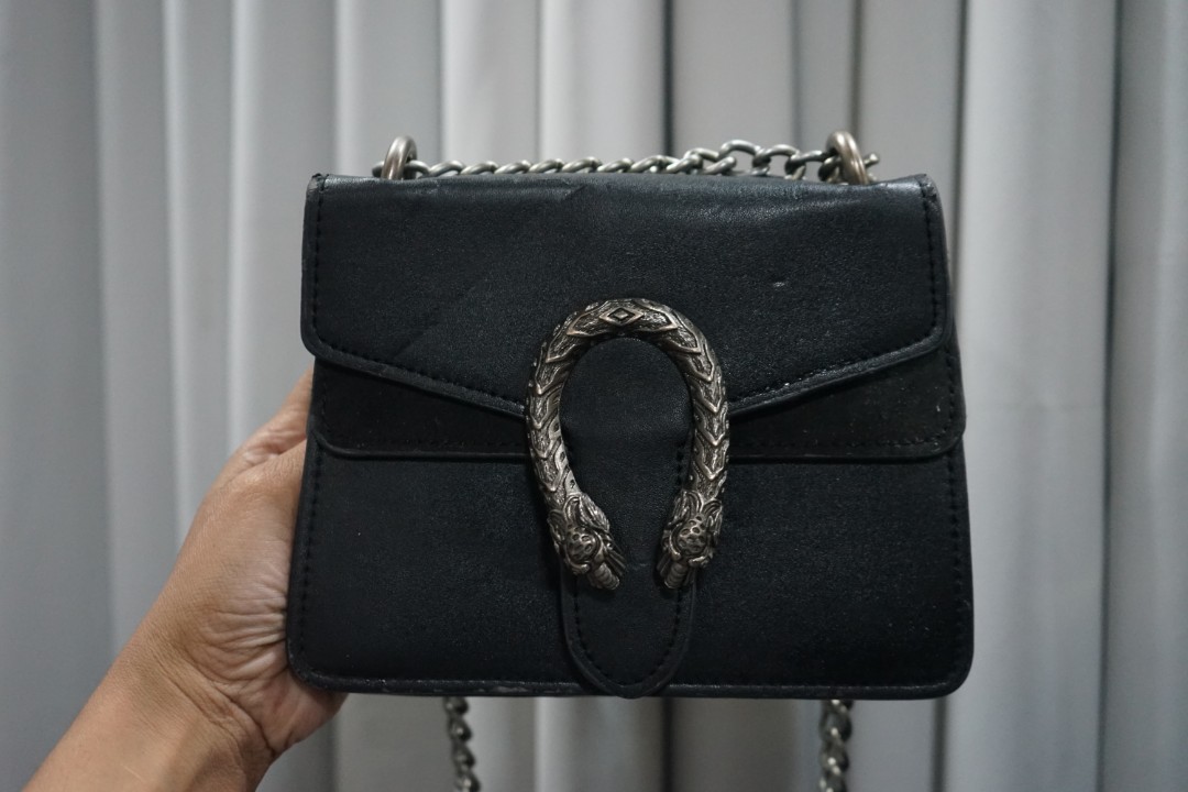 Authentic Gucci sling bag, Women's Fashion, Bags & Wallets, Clutches on