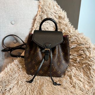 (Category: ) located in . Submitted by crystal_wardrobe (Listing ID 1152281959, Image 1). Description: .
