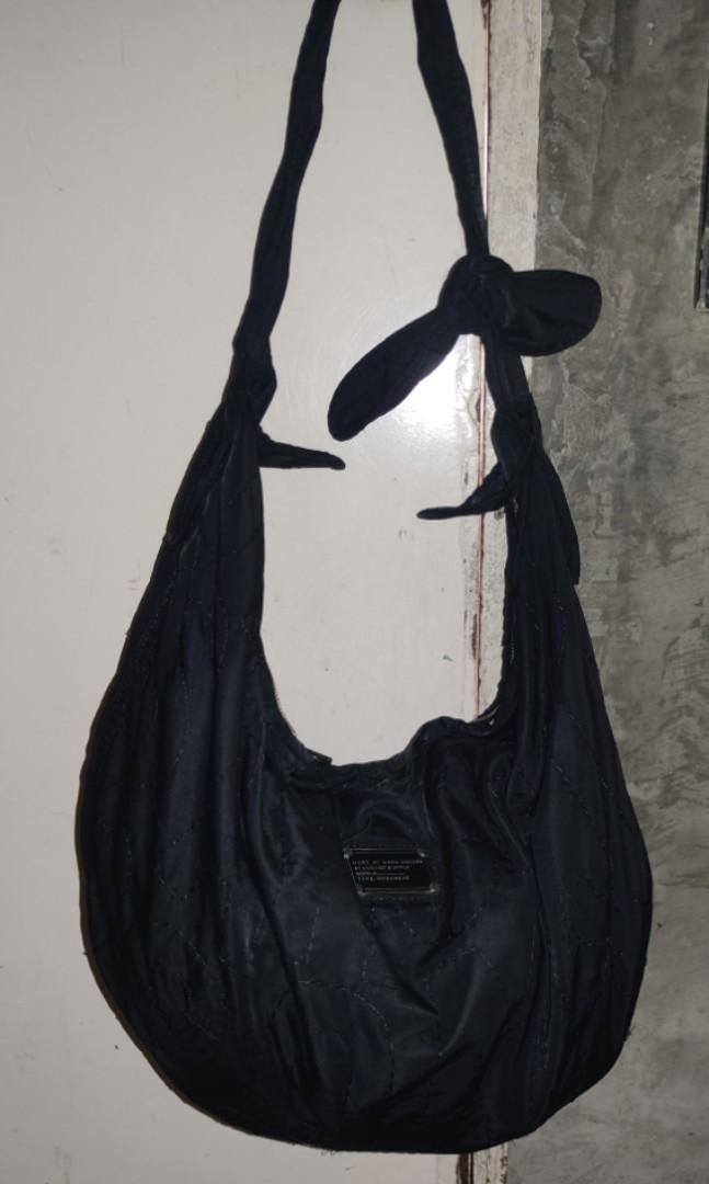 MARC JACOBS HOBO BAG (Category: Luxury Bags & Wallets) located in Quezon City. Submitted by randomz029 (Listing ID 1152251585, Image 1). Description: AUTHENTIC MARC BY MARC JACOBS HOBO BAG LARGE SIZE CAN BE USE AS TRAVEL BAG have minor issue yung zipper di masara.. kayo nalang pagawa besides that wala na po.. no stains din yung bag.. open for swap.