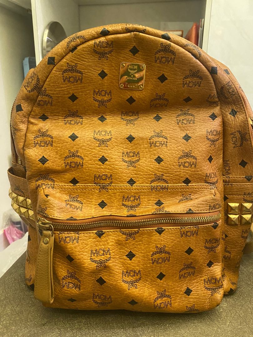 Mcm best sale backpack 40cm