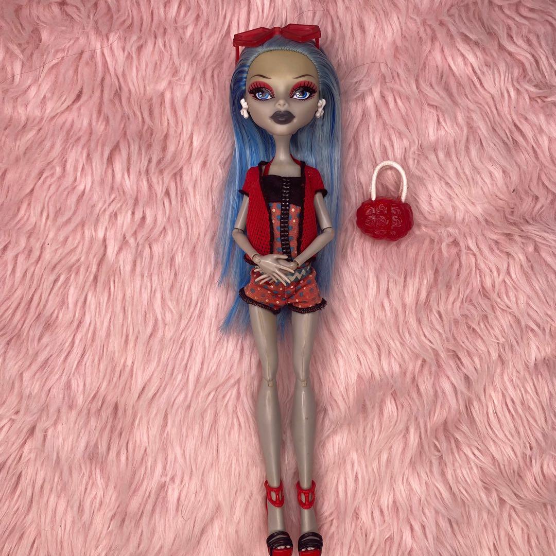 Gloom 2025 beach ghoulia