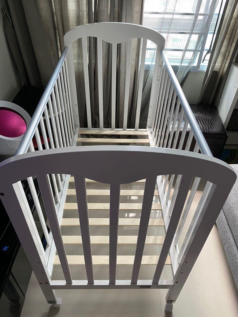 Picket and rail baby cot, Babies & Kids, Baby Nursery & Kids Furniture